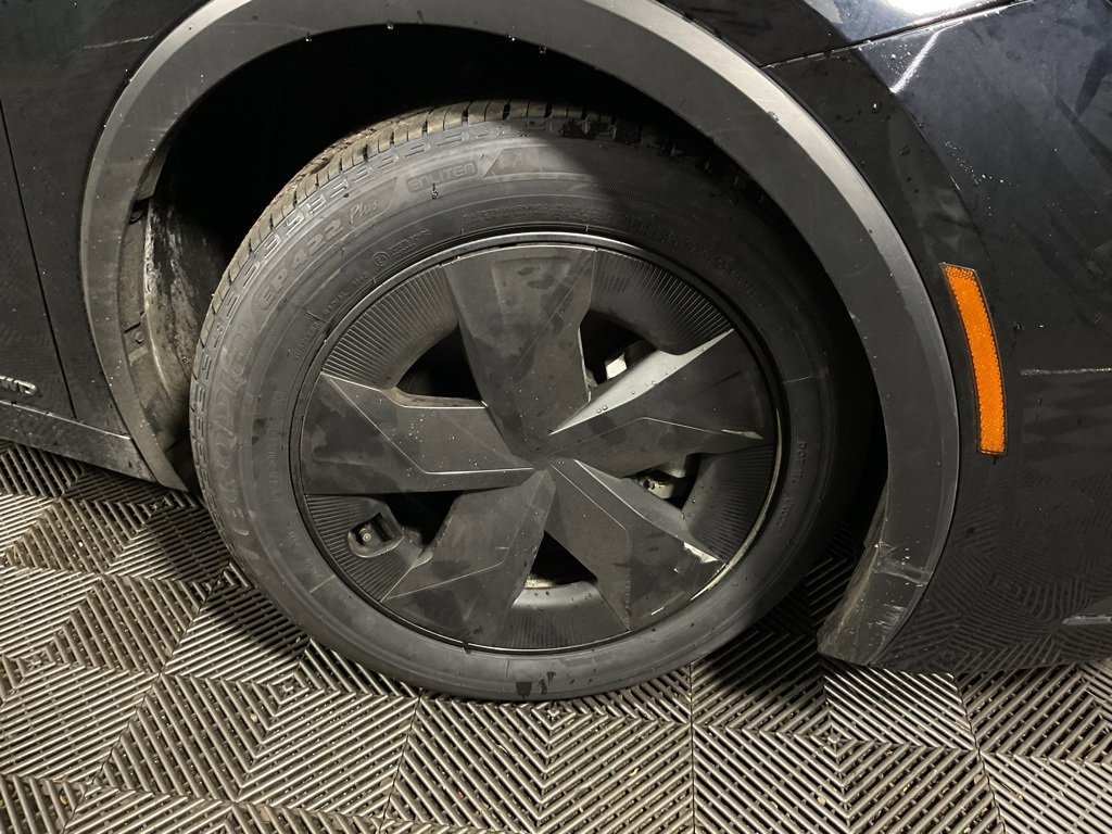 Used 2025 Toyota Prius LE image 37