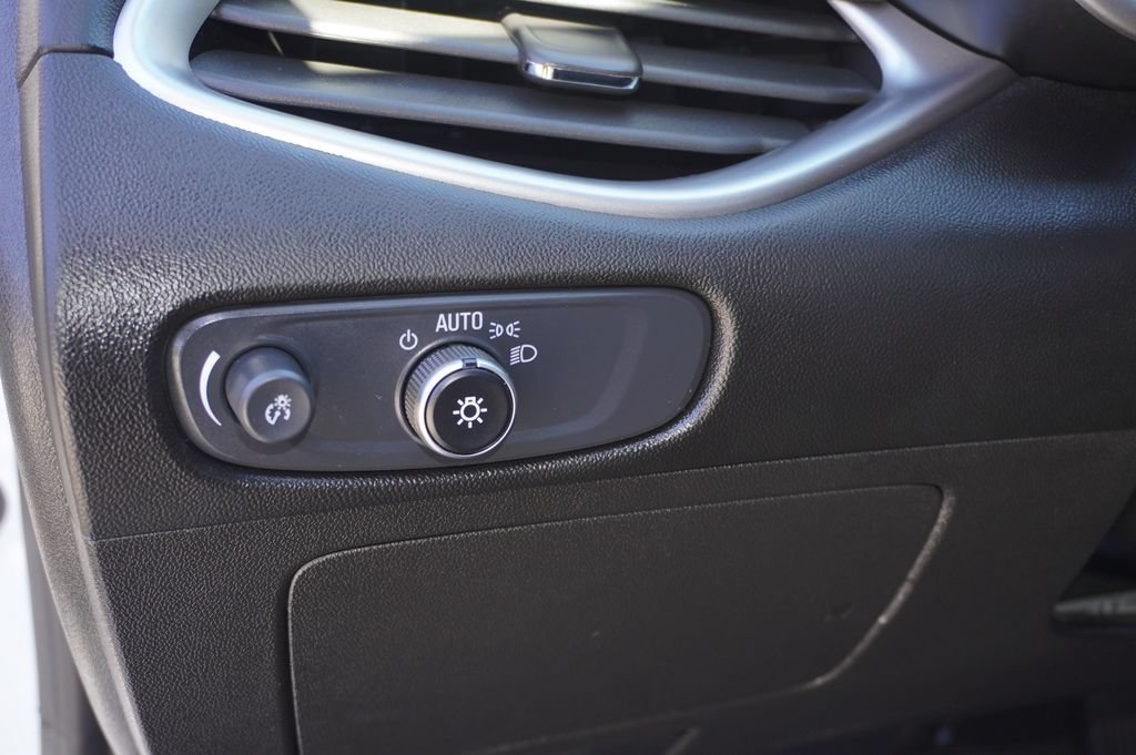 Used 2025 Chevrolet Malibu RS FWD image 13