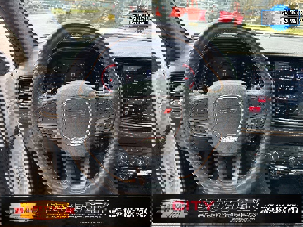 Used 2023 Dodge Durango R/T w/ Hemi Orange Plus Package image 39