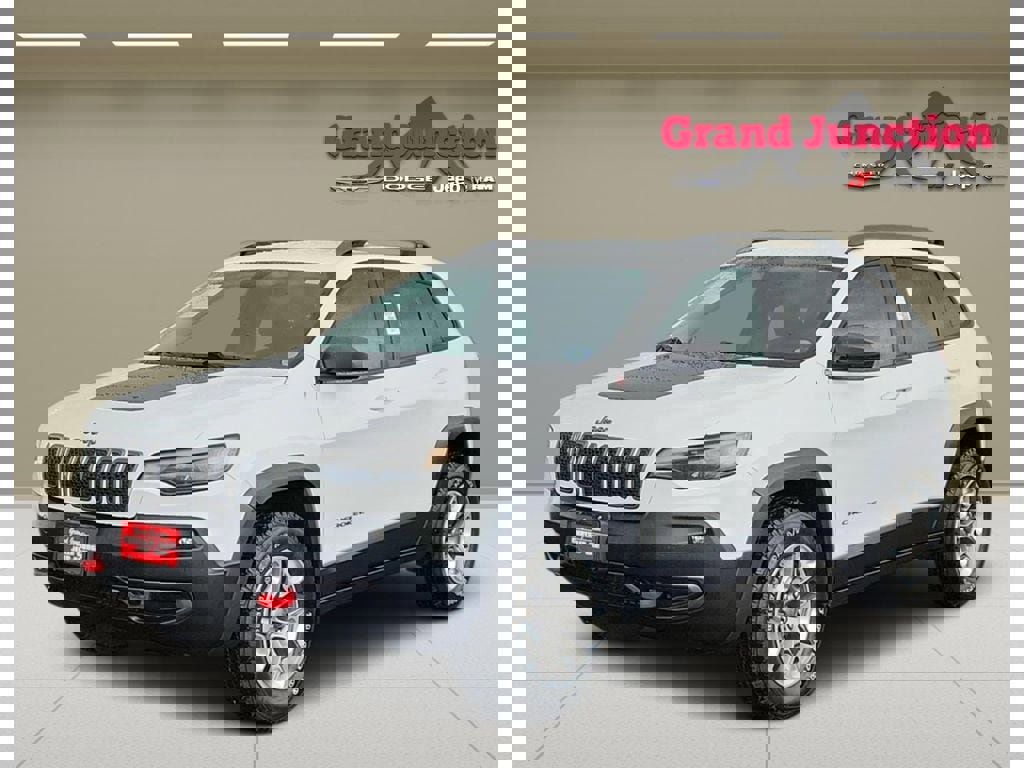 Used 2019 Jeep Cherokee Trailhawk w/ Cold Weather Group image 2