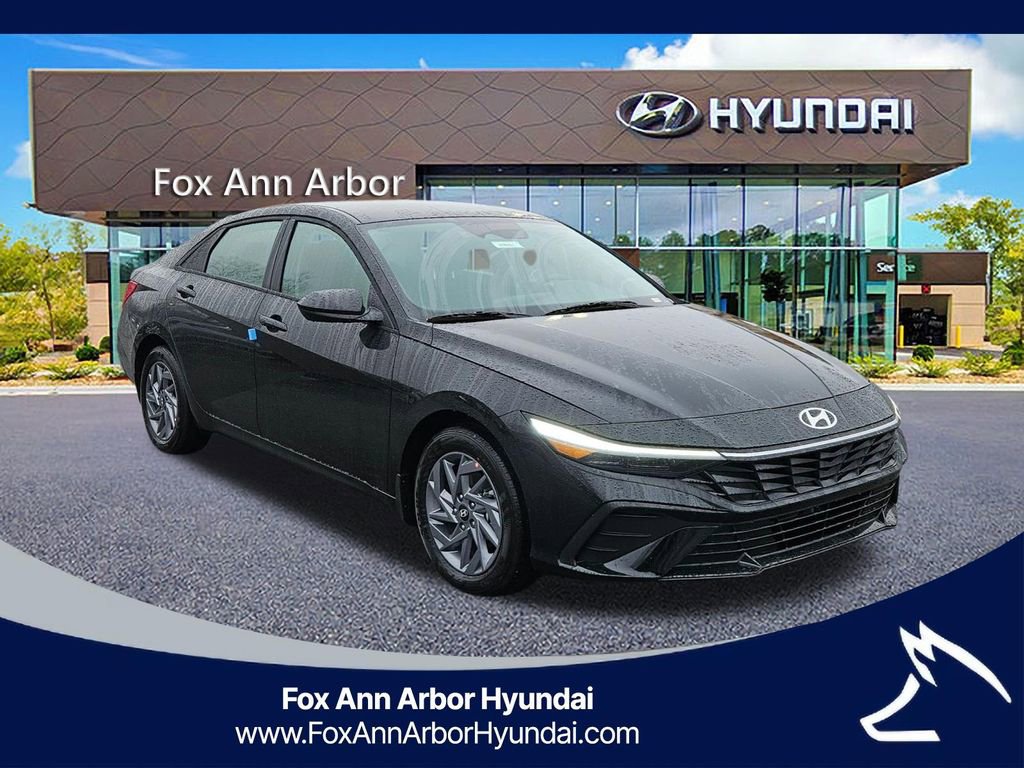 Used 2026 Hyundai Elantra Hybrid FWD image 7
