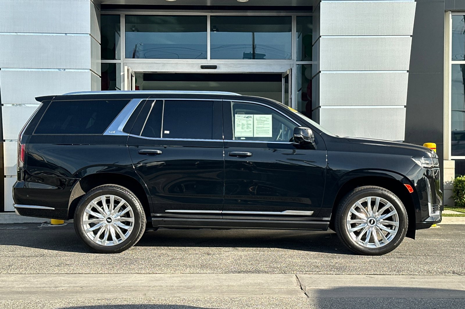 Used 2024 Cadillac Escalade Premium Luxury w/ Performance Package image 3