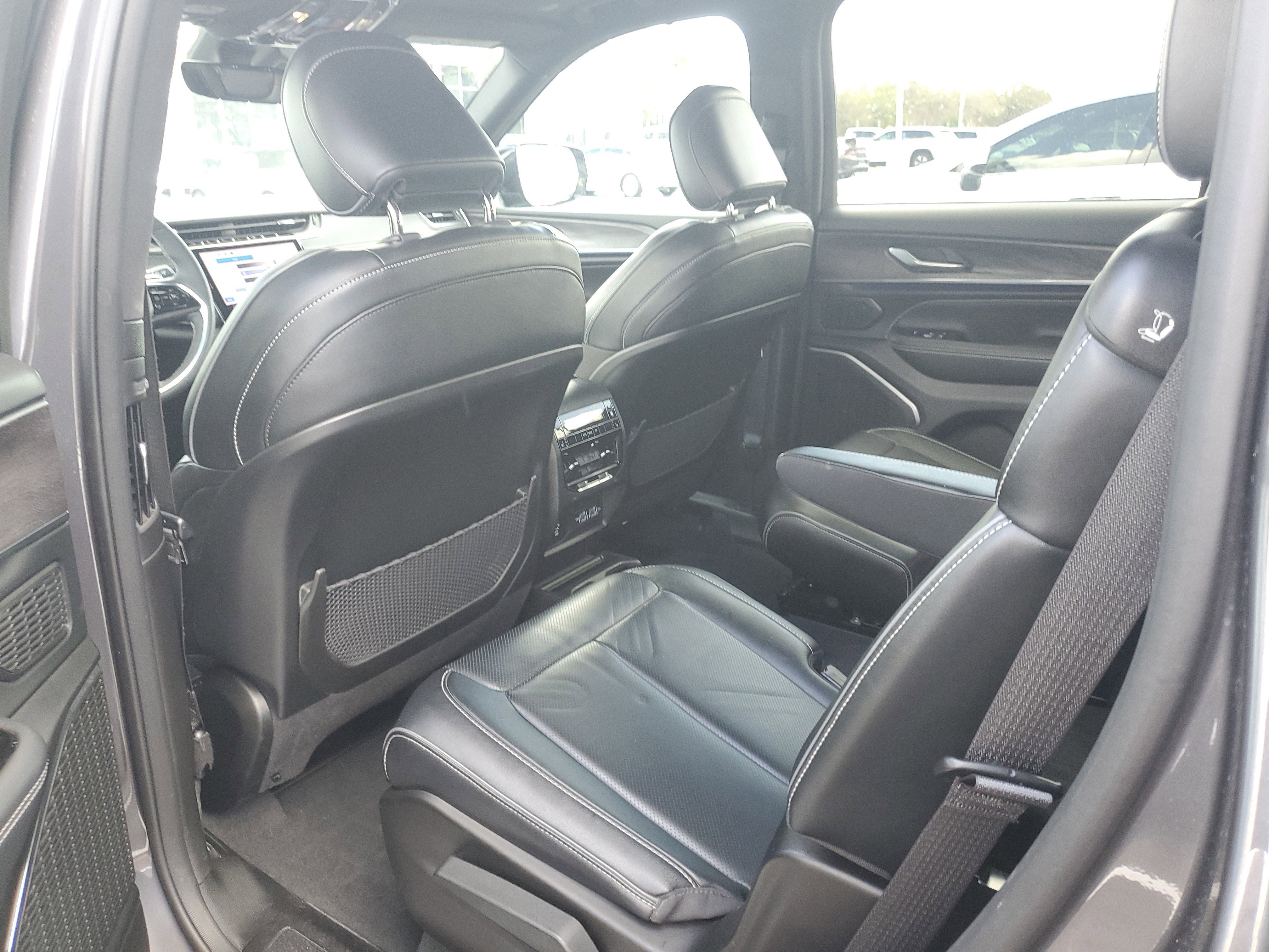 Used 2023 Jeep Grand Cherokee L Overland image 8