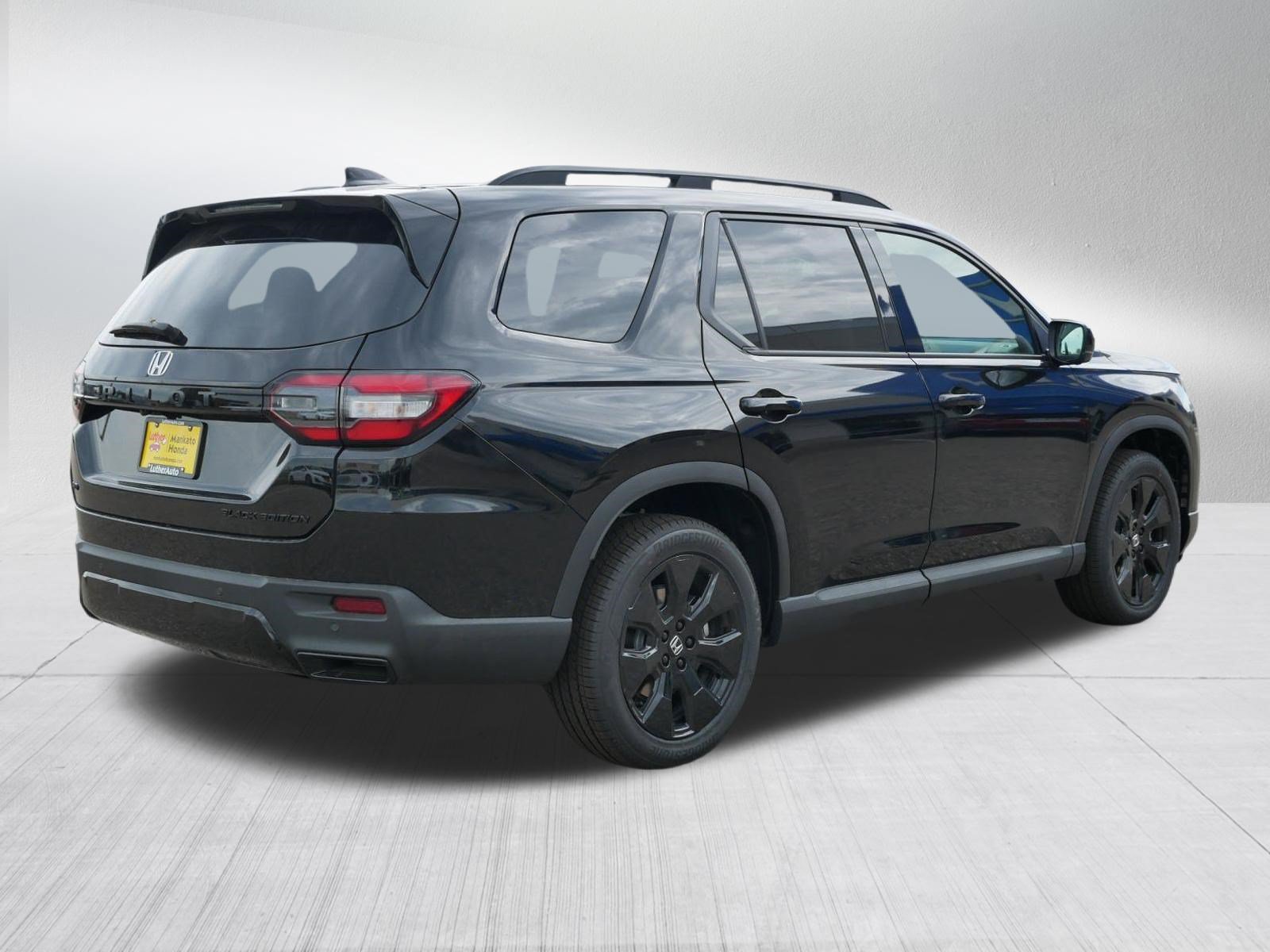 New 2026 Honda Pilot Black Edition image 4