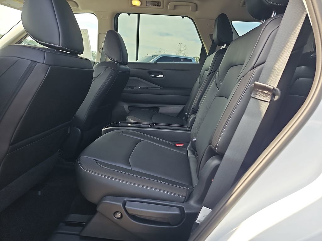 New 2026 Nissan Pathfinder Platinum image 18