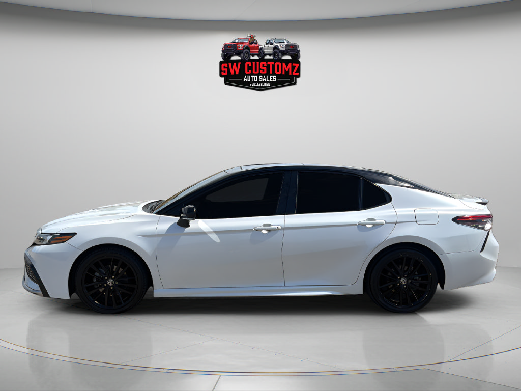 Used 2023 Toyota Camry XSE FWD image 4