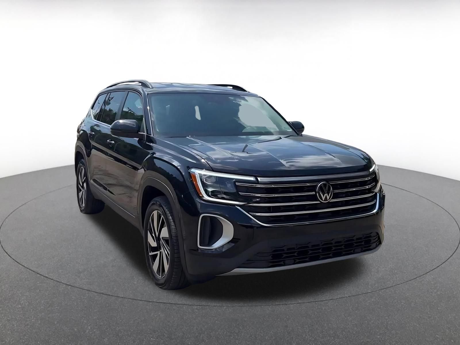 Used 2026 Volkswagen Atlas SE FWD image 3