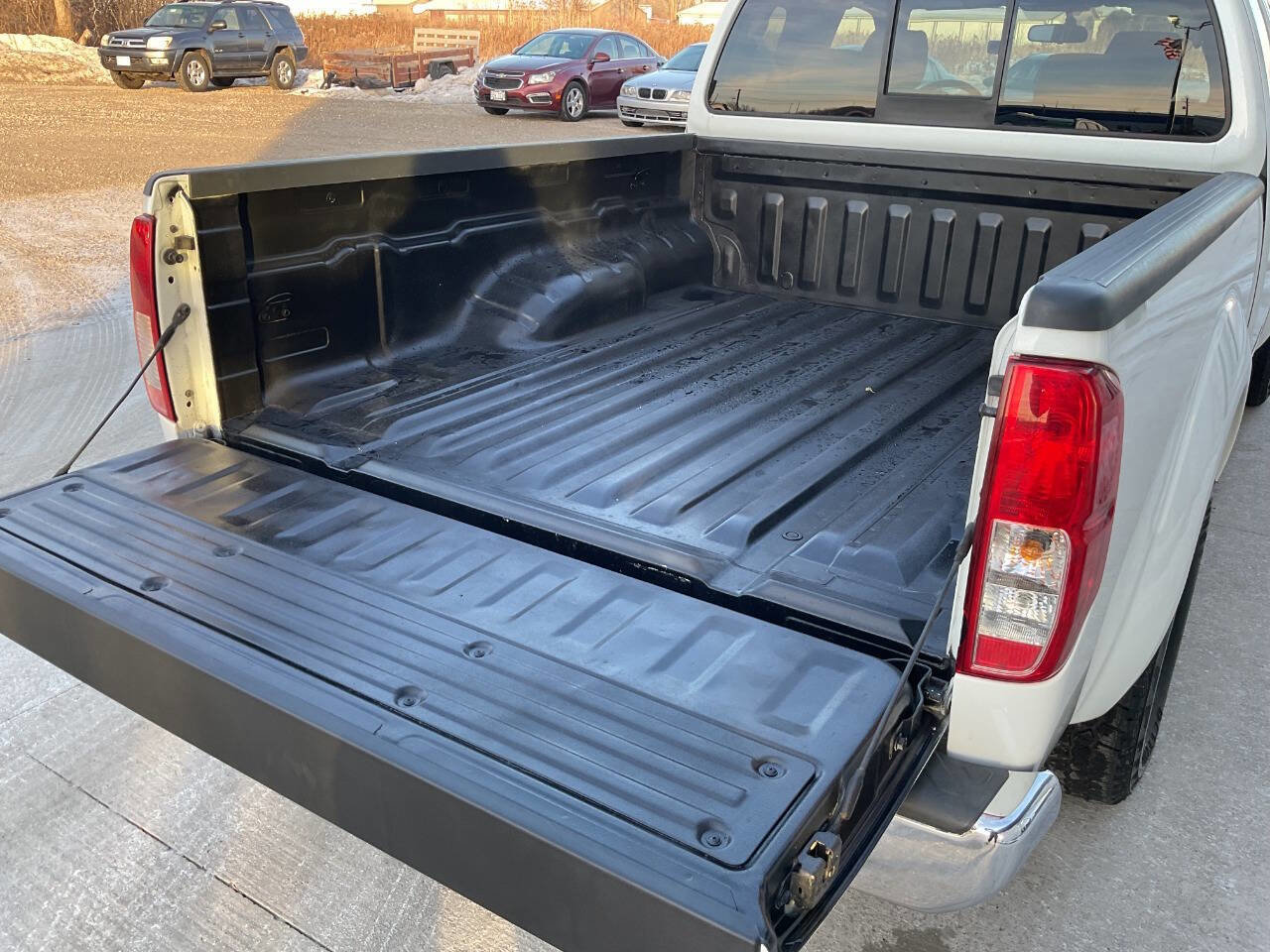 Used 2014 Nissan Frontier SV image 29