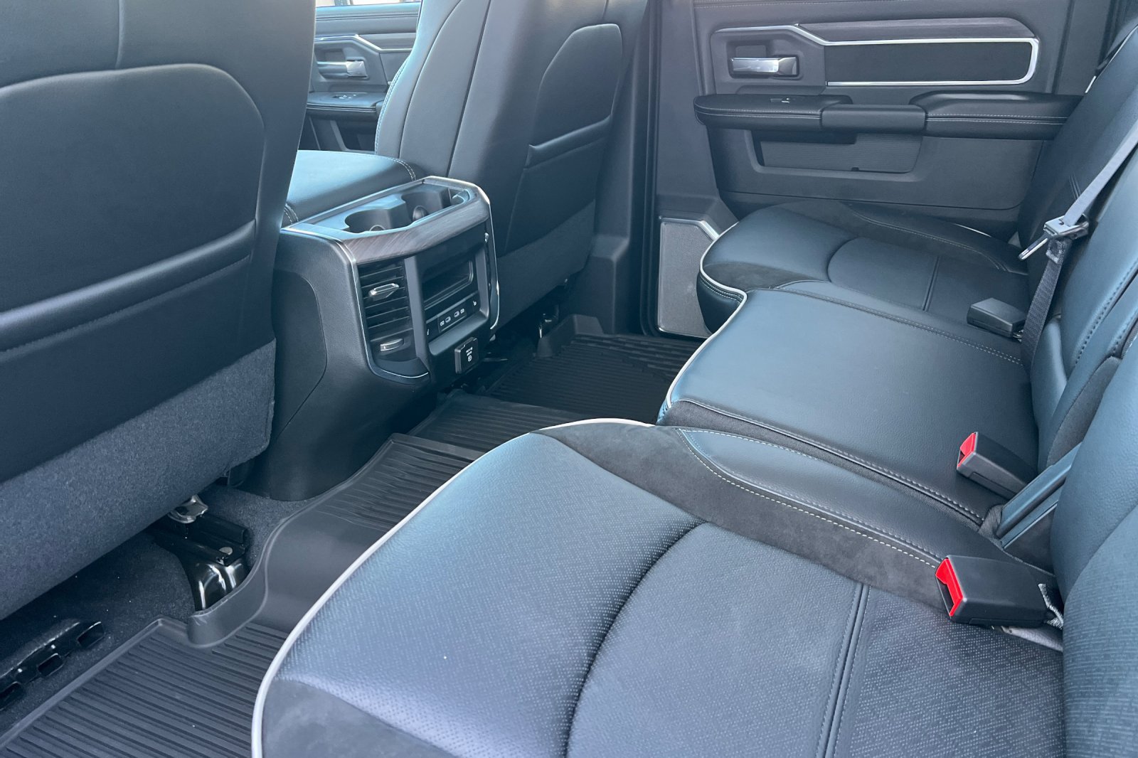 New 2026 RAM 3500 Laramie AWD/4WD image 13