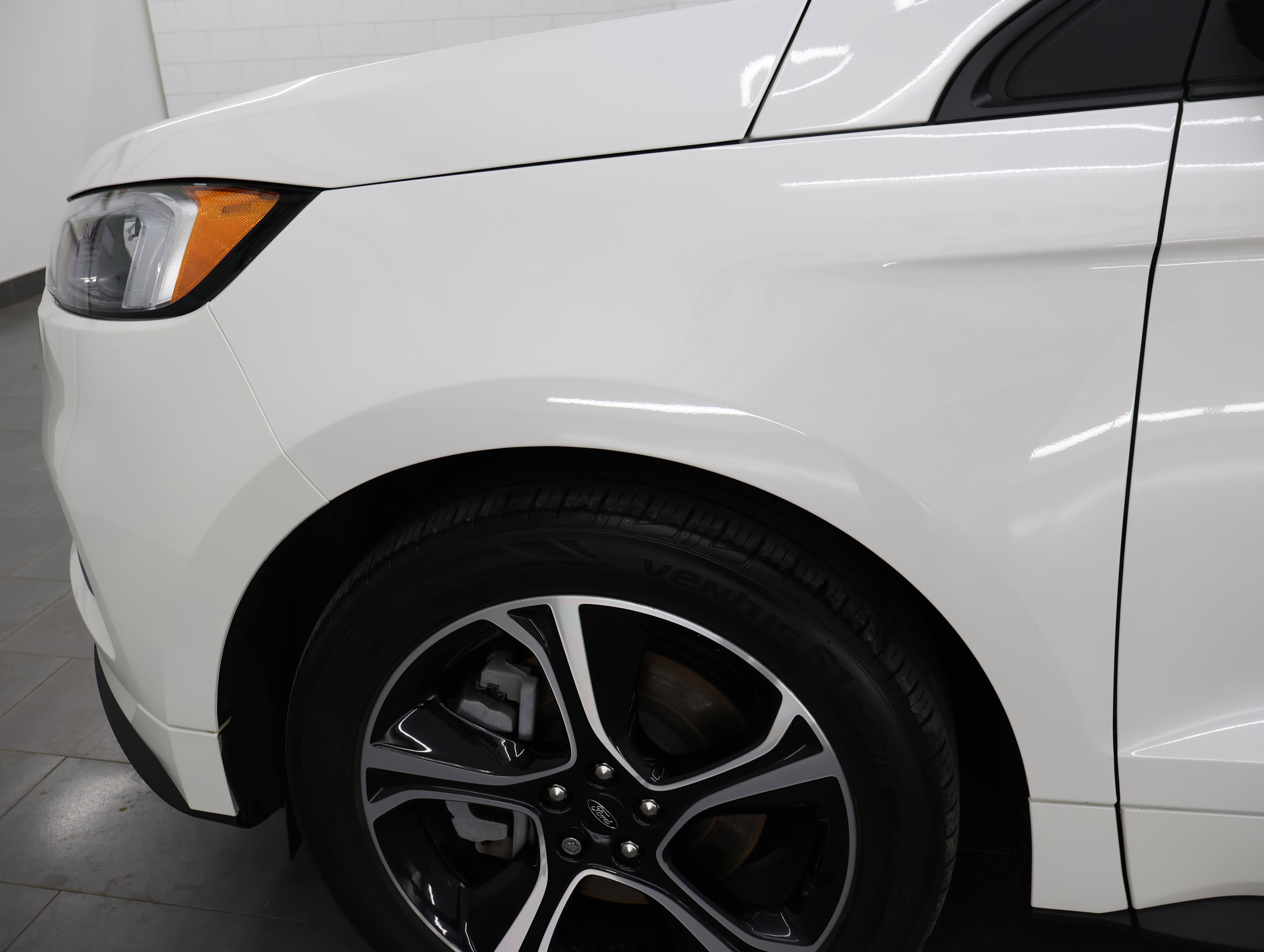 Used 2023 Ford Edge ST image 33