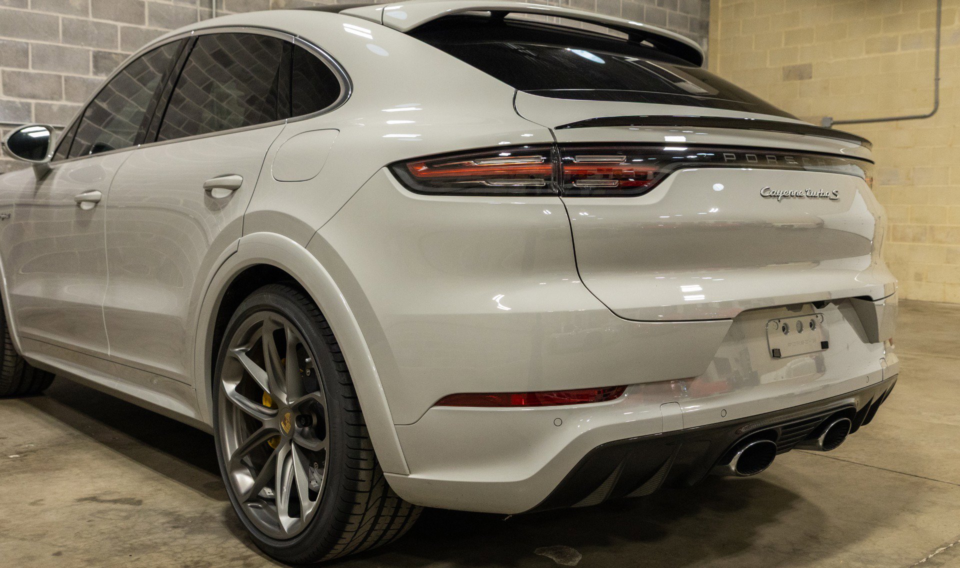 Used 2021 Porsche Cayenne Turbo S image 16