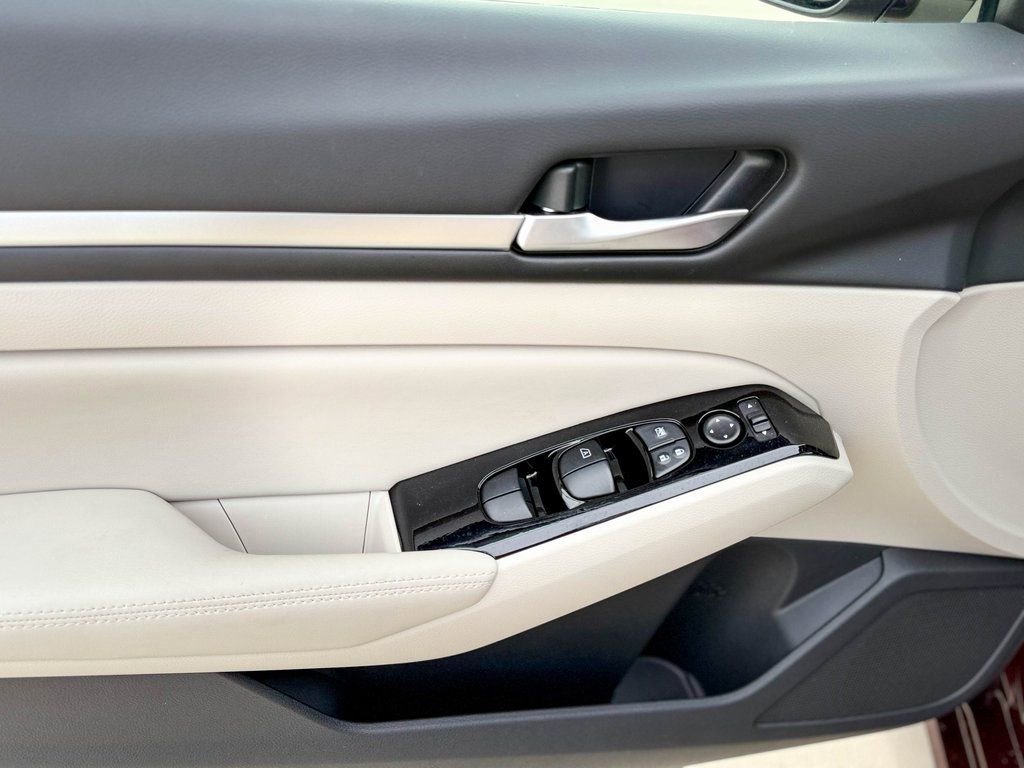 Used 2024 Nissan Altima 2.5 SL FWD image 19