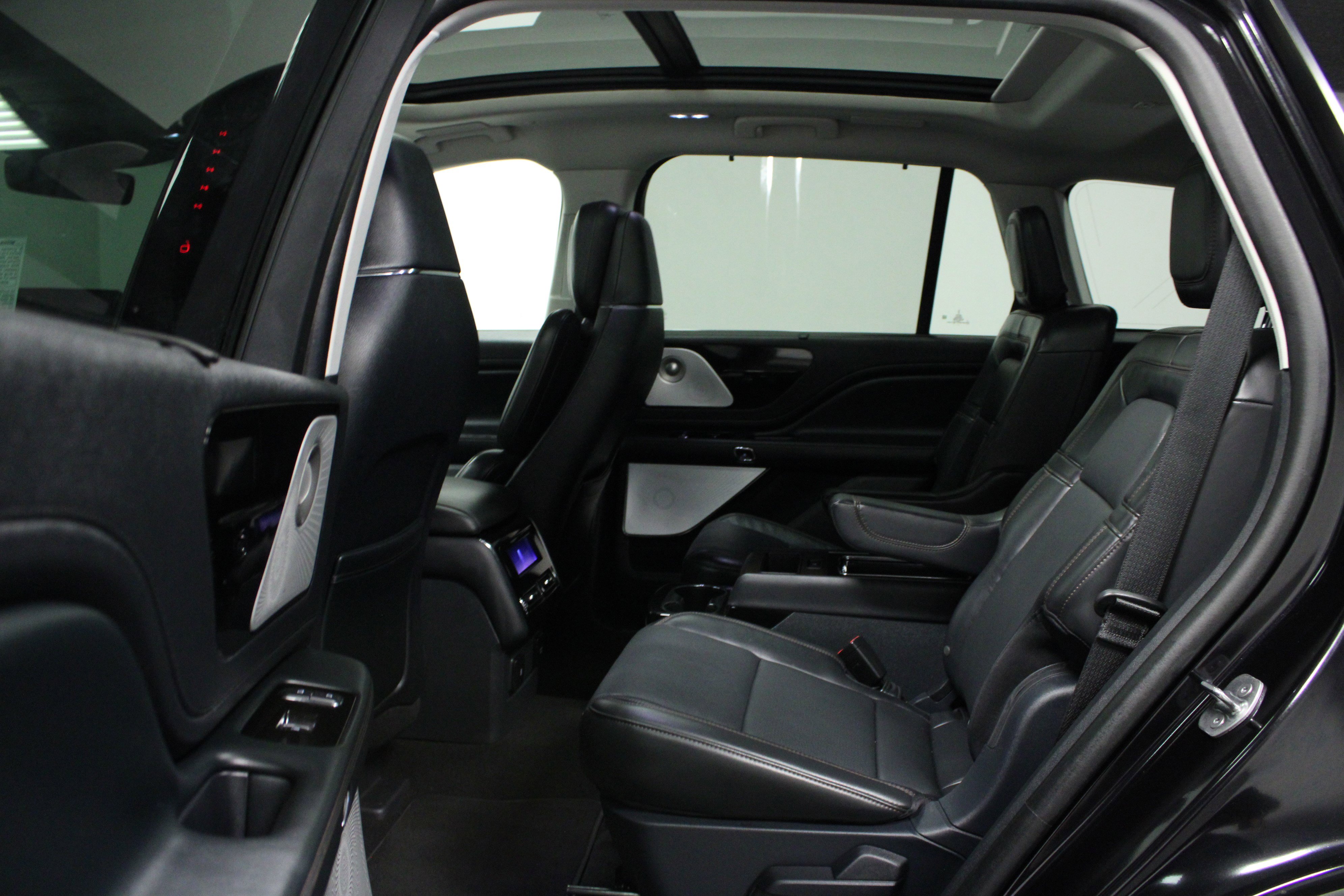 Used 2025 Lincoln Aviator Reserve w/ Equipment Group 201A AWD/4WD image 13