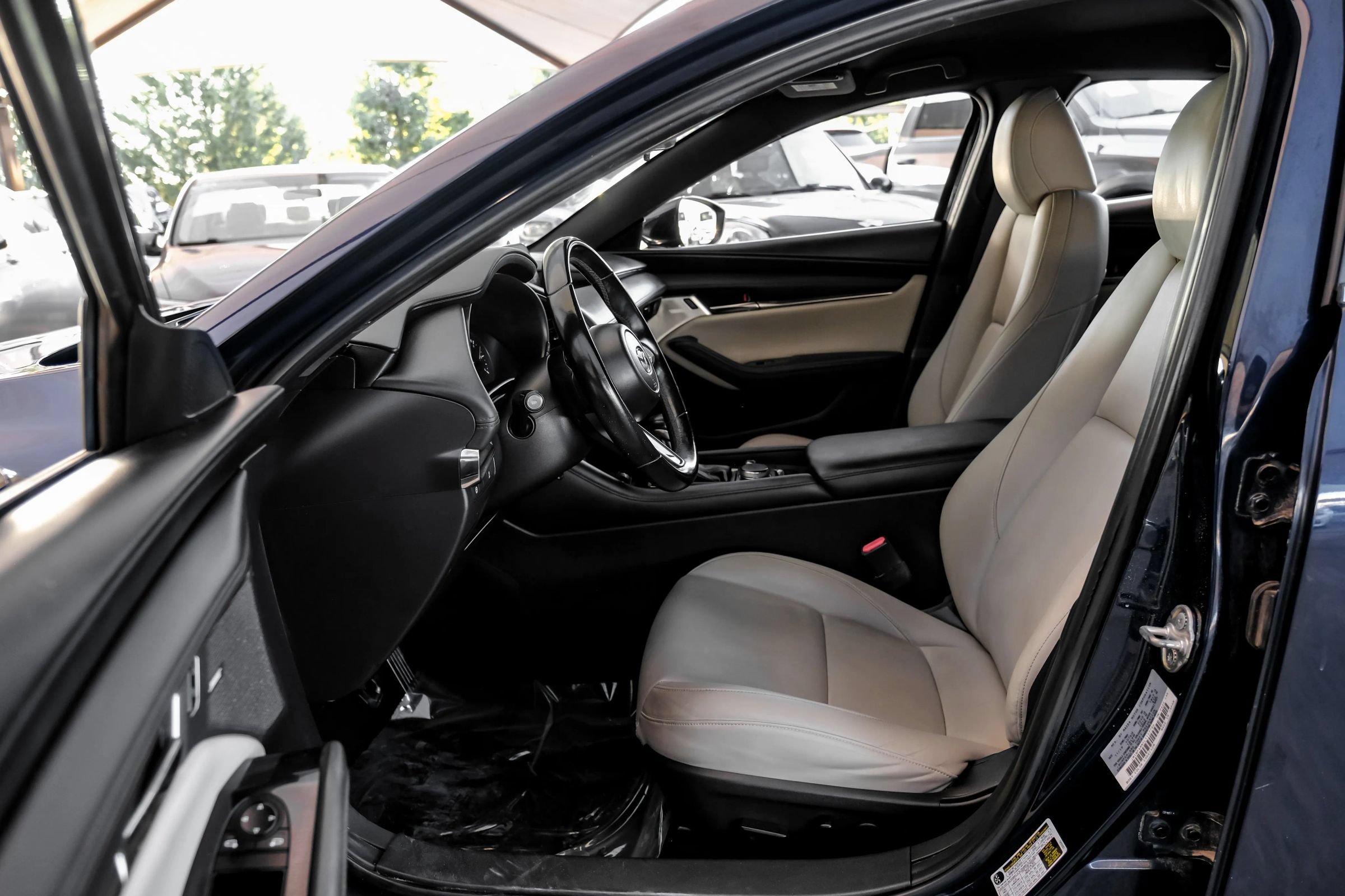 Used 2020 MAZDA MAZDA3 Hatchback w/ Preferred Package FWD image 4