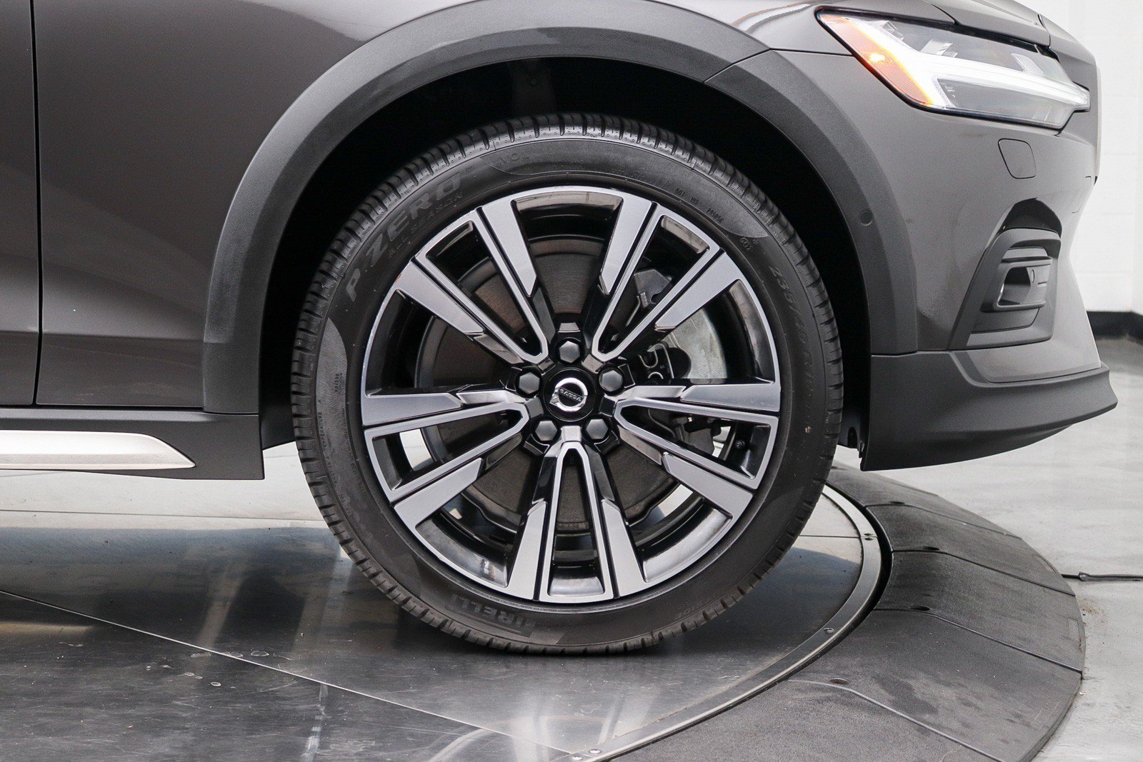Used 2024 Volvo V60 B5 Cross Country Ultimate w/ Protection Package Premier AWD/4WD image 13