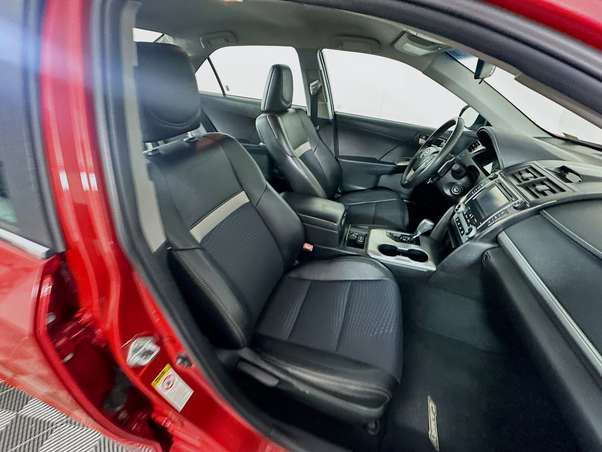 Used 2013 Toyota Camry L image 26