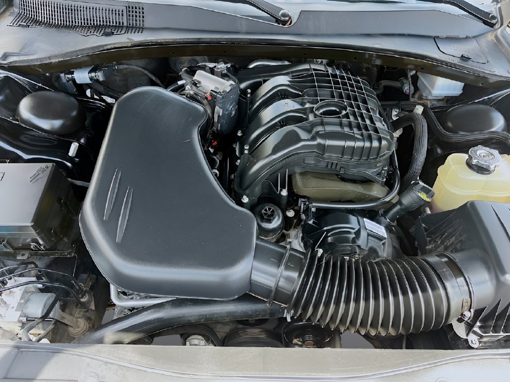 Used 2023 Chrysler 300 Touring RWD image 28