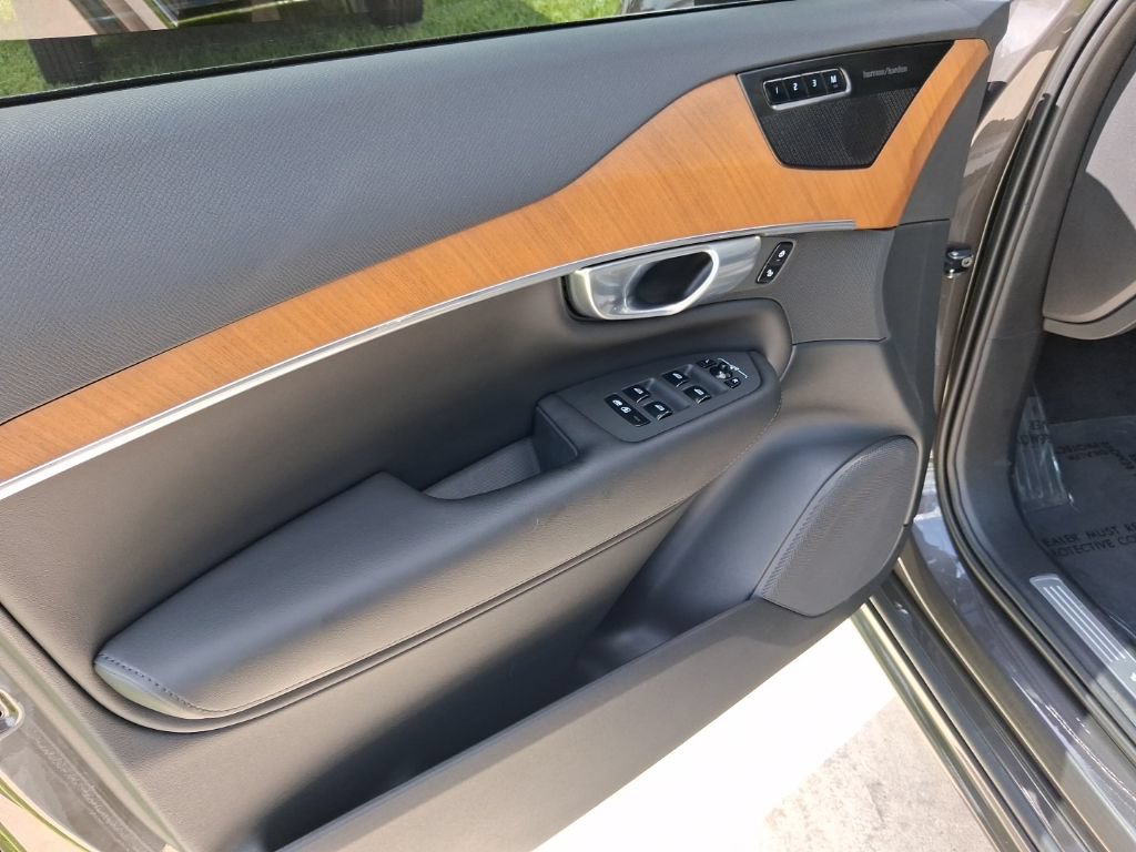 Certified 2023 Volvo XC90 B6 Plus AWD/4WD image 15