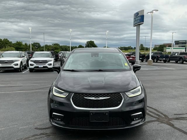 Used 2024 Chrysler Pacifica Touring-L FWD image 8