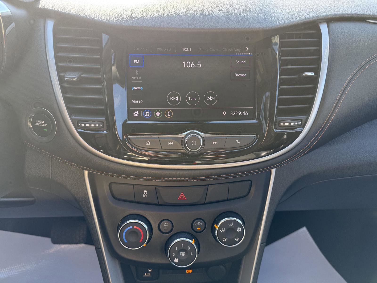 Used 2021 Chevrolet Trax LT w/ LT Convenience Package AWD/4WD image 12