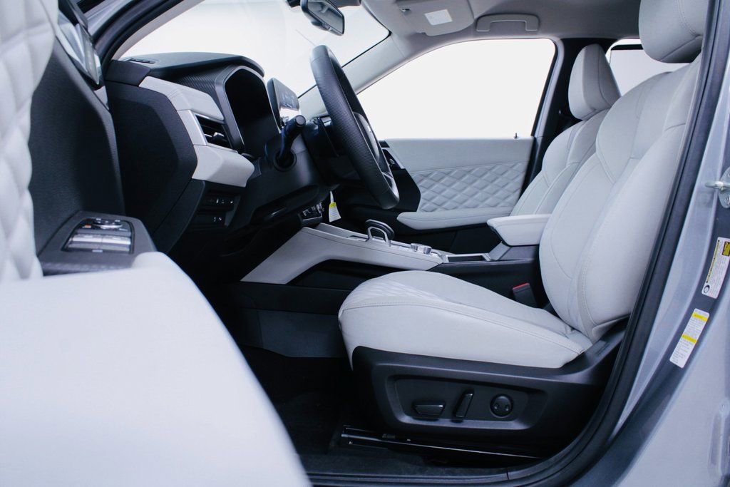 Used 2023 Mitsubishi Outlander SEL image 4