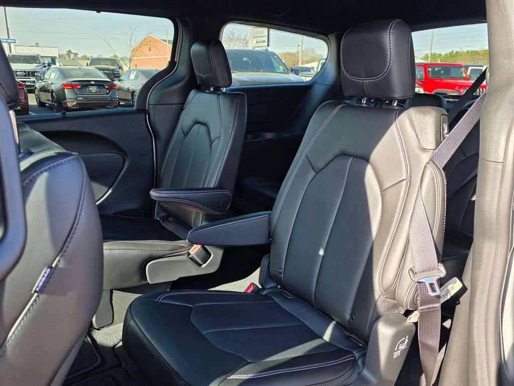 New 2026 Chrysler Pacifica Select image 26