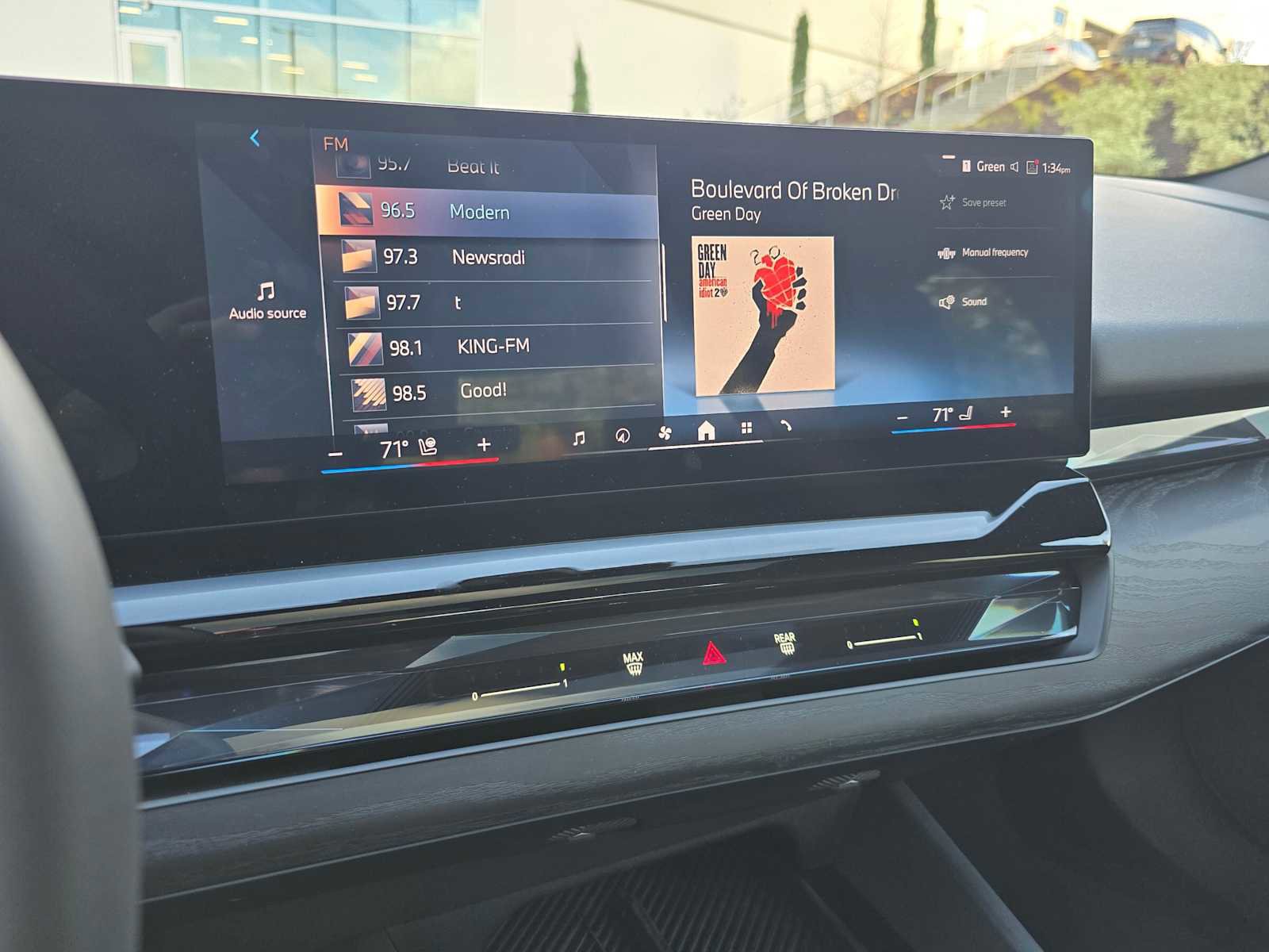 Used 2024 BMW i5 eDrive40i w/ Convenience Package image 30