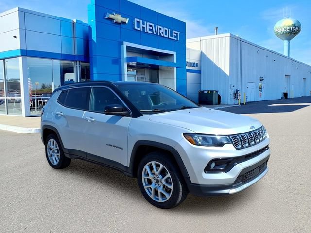 Used 2025 Jeep Compass Limited AWD/4WD image 1