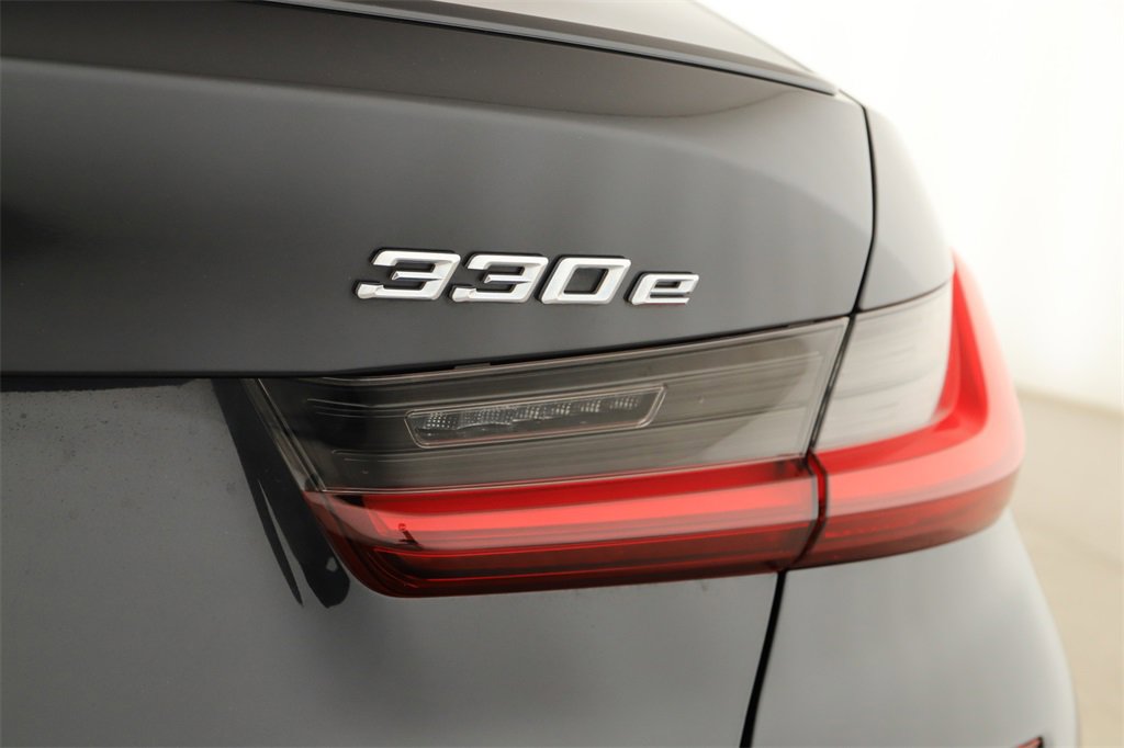Used 2022 BMW 330e w/ M Sport Package image 31