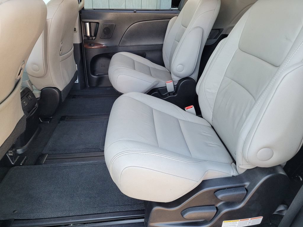 Used 2015 Toyota Sienna Limited Premium AWD/4WD image 6
