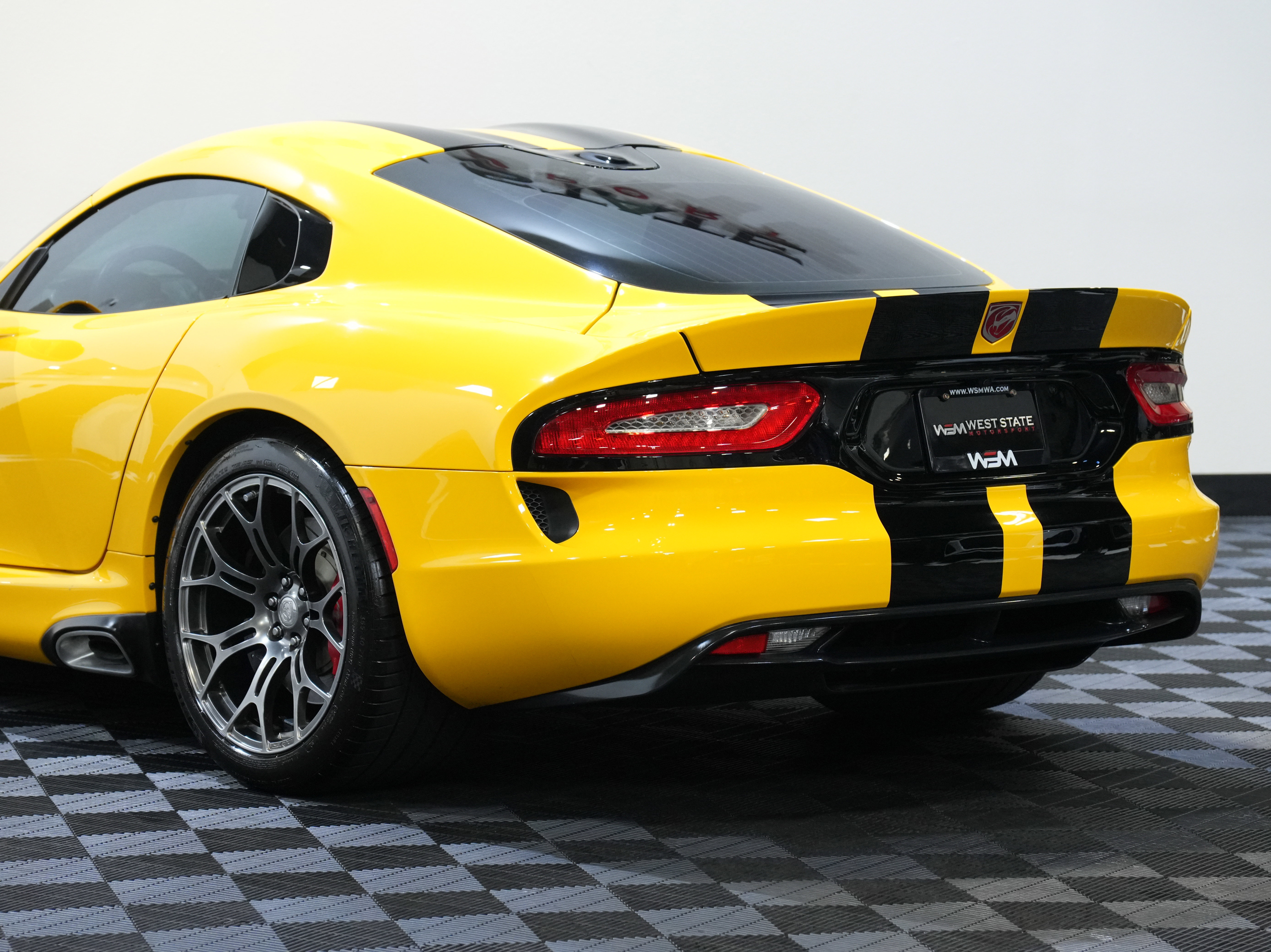 Used 2013 SRT Viper GTS w/ GTS Laguna Interior Pkg image 17