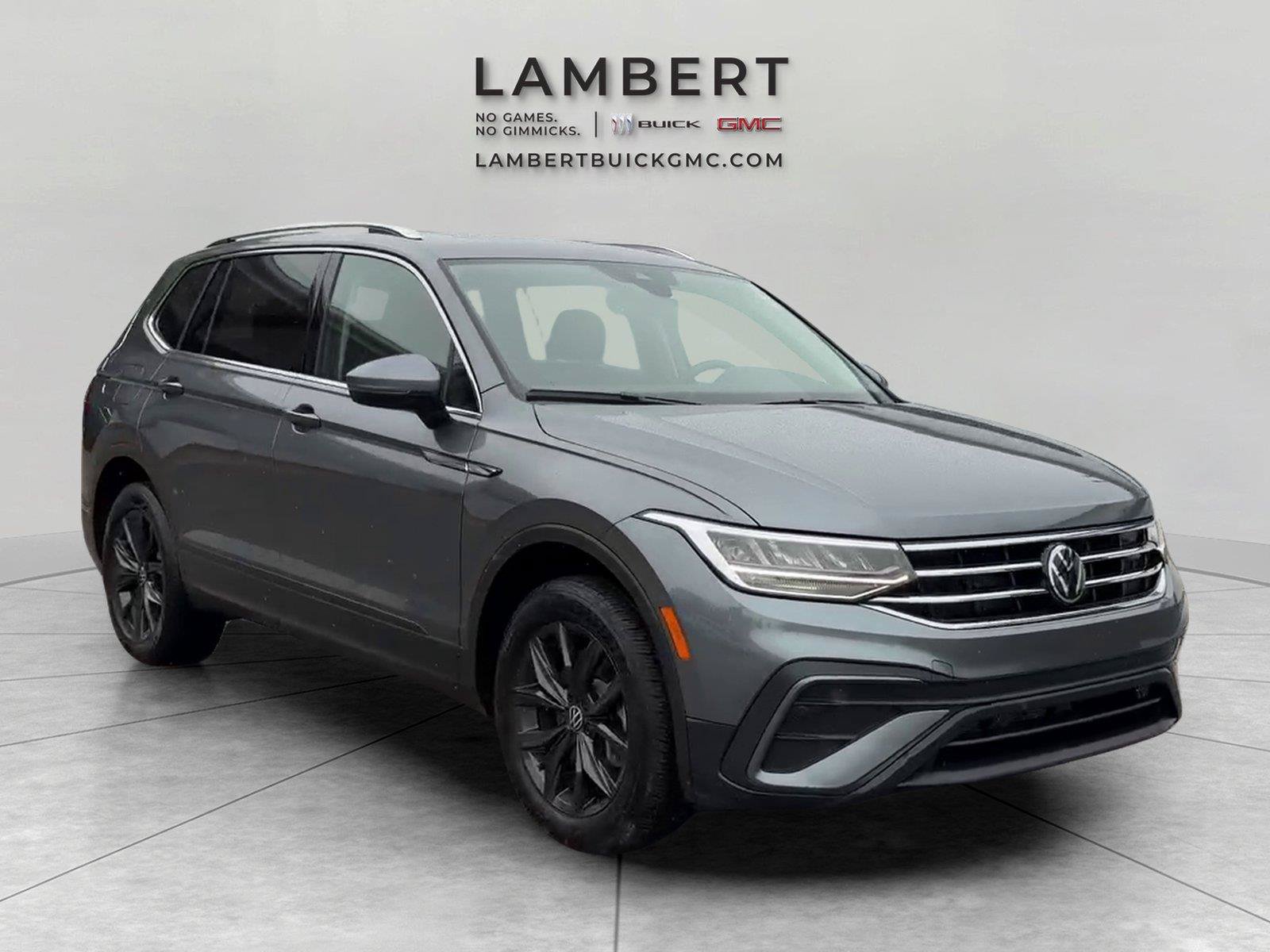 Used 2024 Volkswagen Tiguan SE w/ Panoramic Sunroof Package FWD image 7