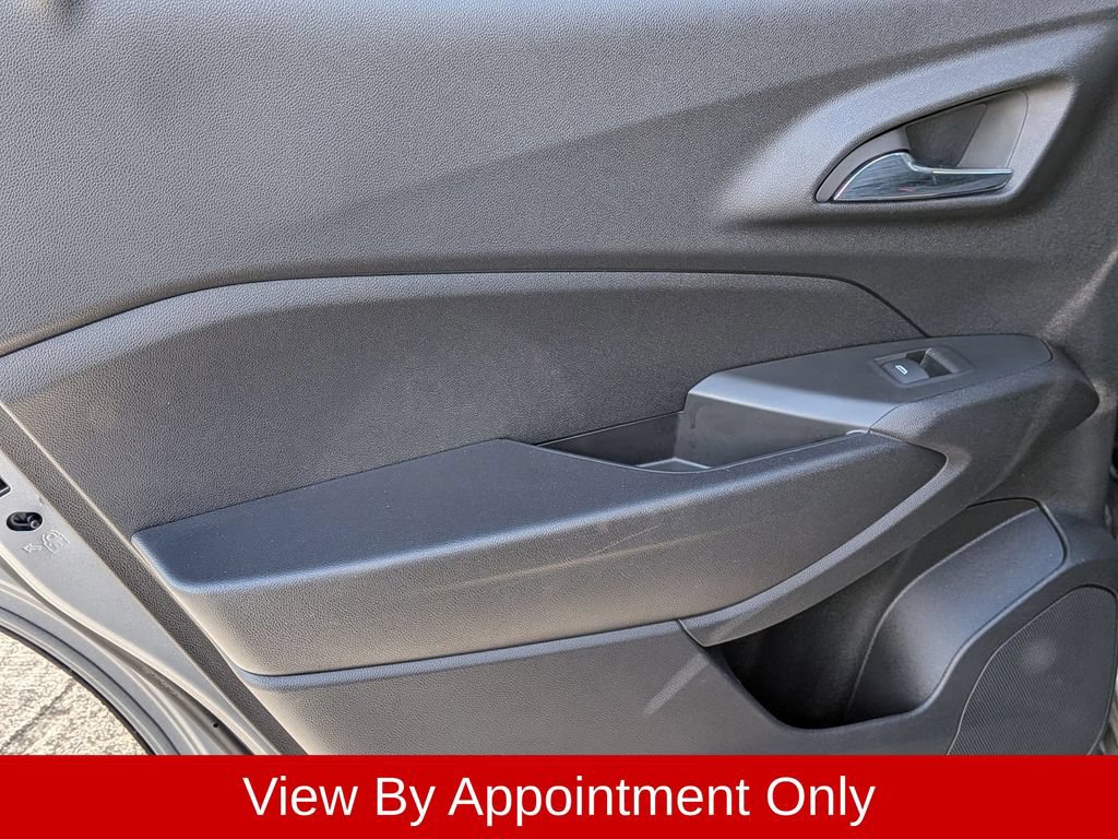 Used 2025 Chevrolet Trax LT w/ LT Convenience Package FWD image 25
