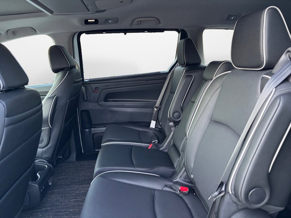 New 2026 Honda Odyssey Touring image 13