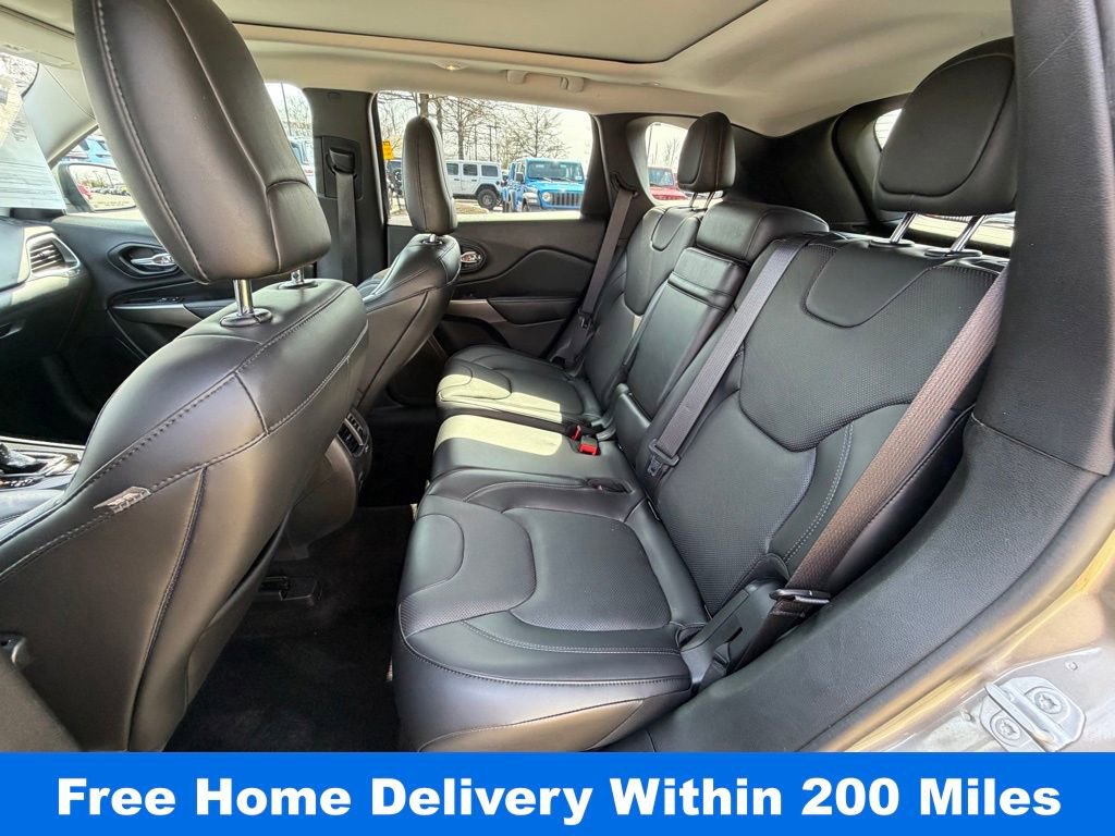 Used 2019 Jeep Cherokee Limited w/ Luxury Group image 16