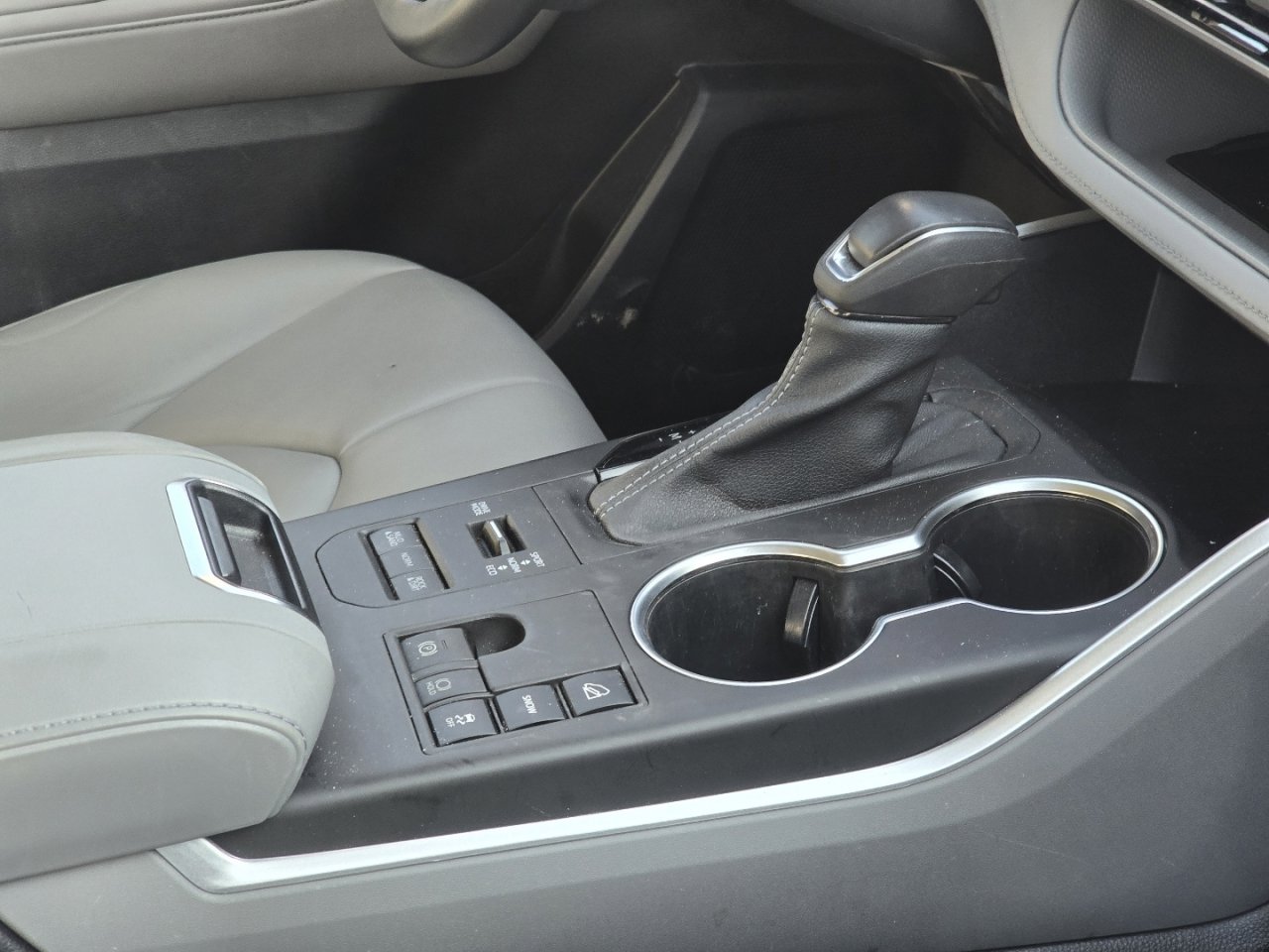 Used 2023 Toyota Highlander XLE image 16