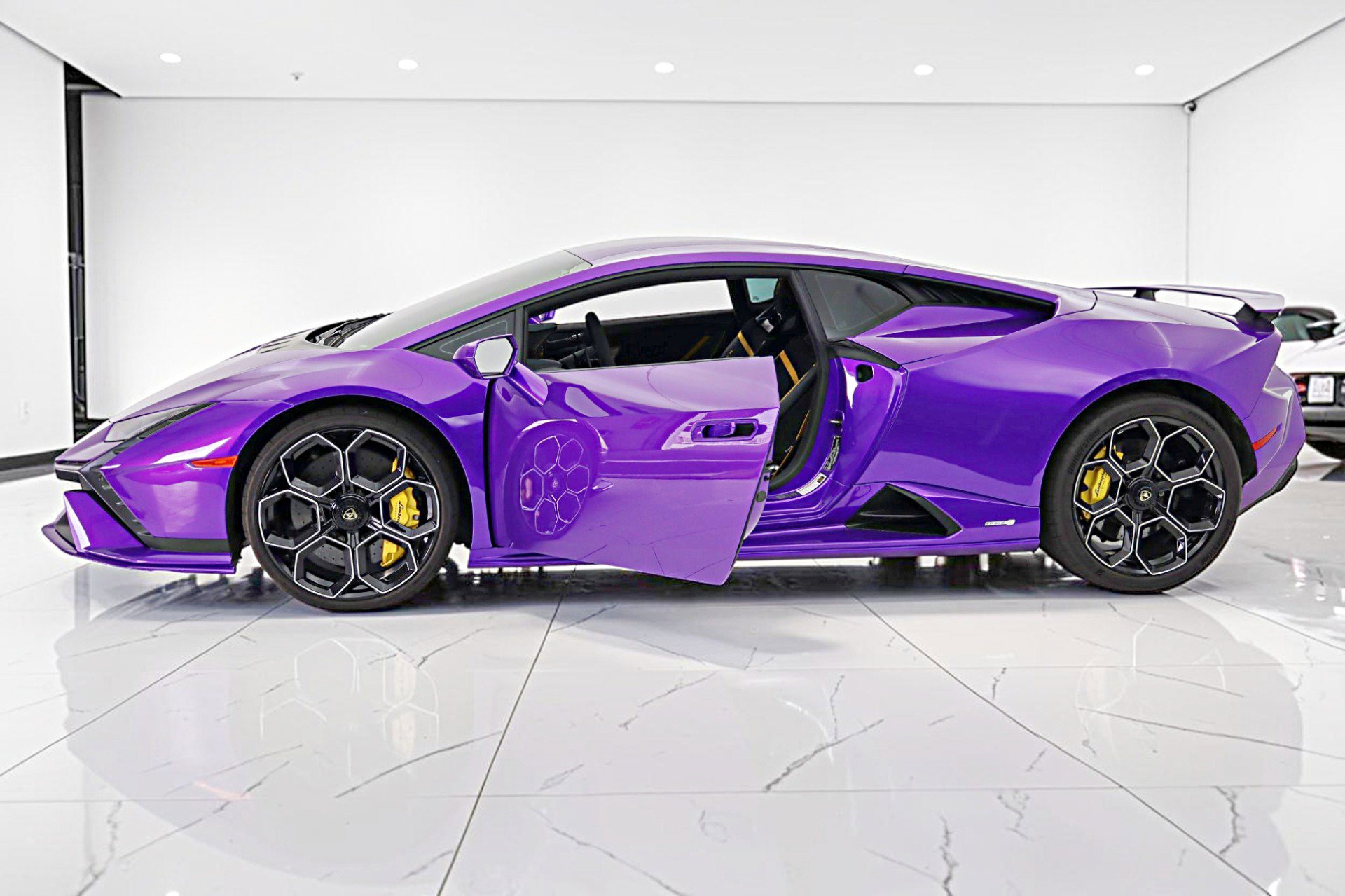 Used 2024 Lamborghini Huracan Tecnica RWD image 4