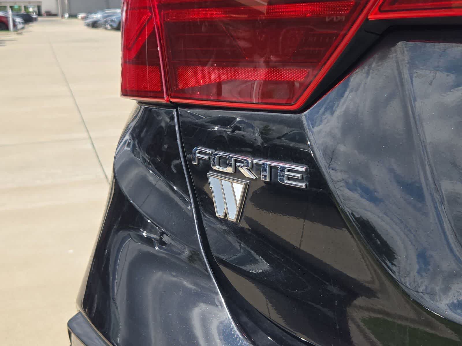 Used 2019 Kia Forte LXS FWD image 12