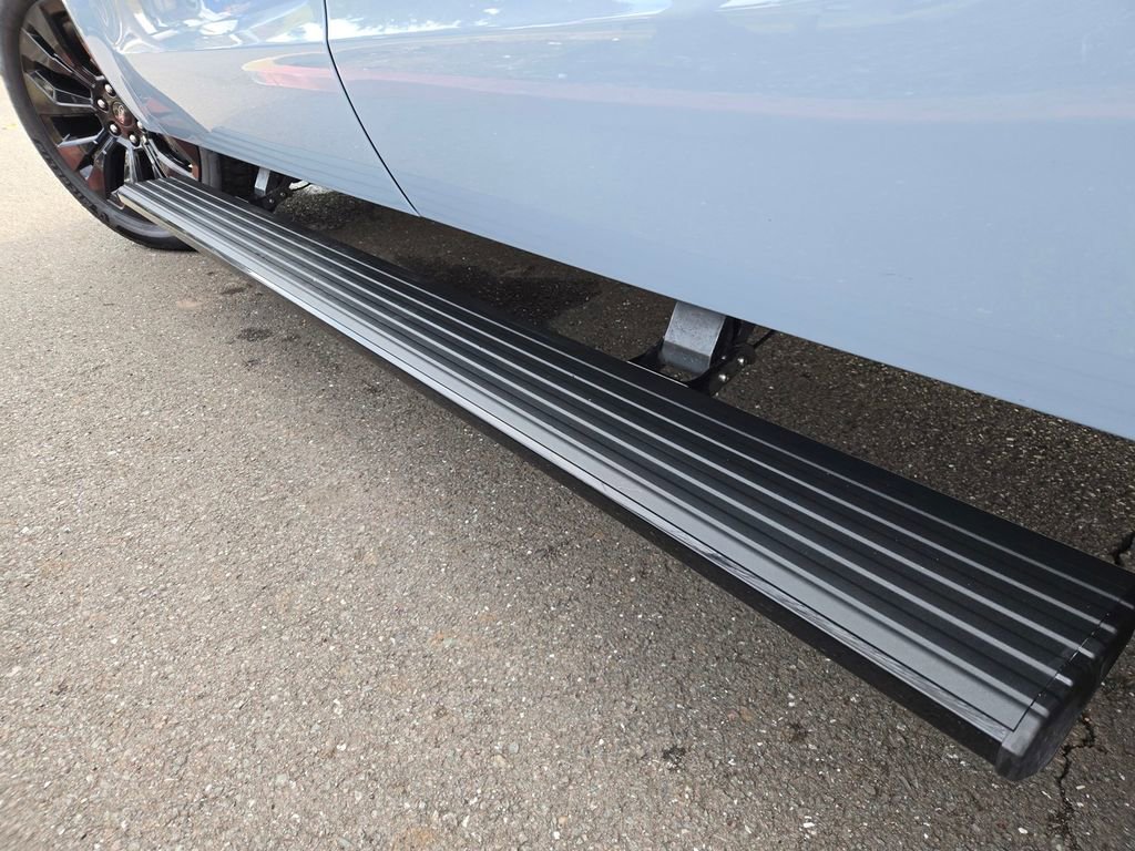 Used 2025 Ford Expedition Platinum w/ Stealth Appearance Package image 10