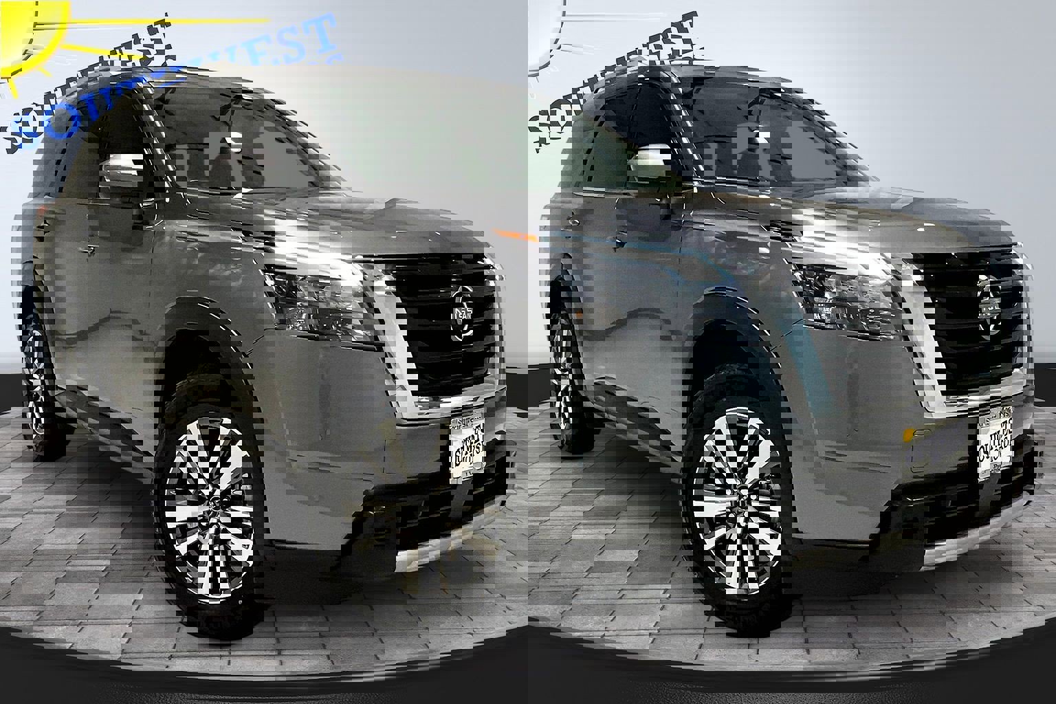 Used 2025 Nissan Pathfinder SL image 3