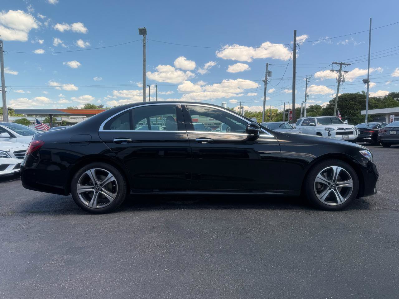 Used 2018 Mercedes-Benz E 300 4MATIC image 4
