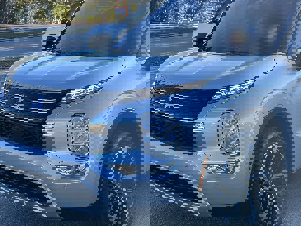 Used 2023 Mitsubishi Outlander SE image 6