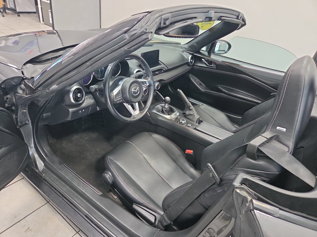 Used 2021 MAZDA MX-5 Miata Grand Touring RWD image 15