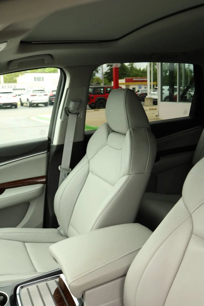 Used 2020 Acura MDX FWD image 17