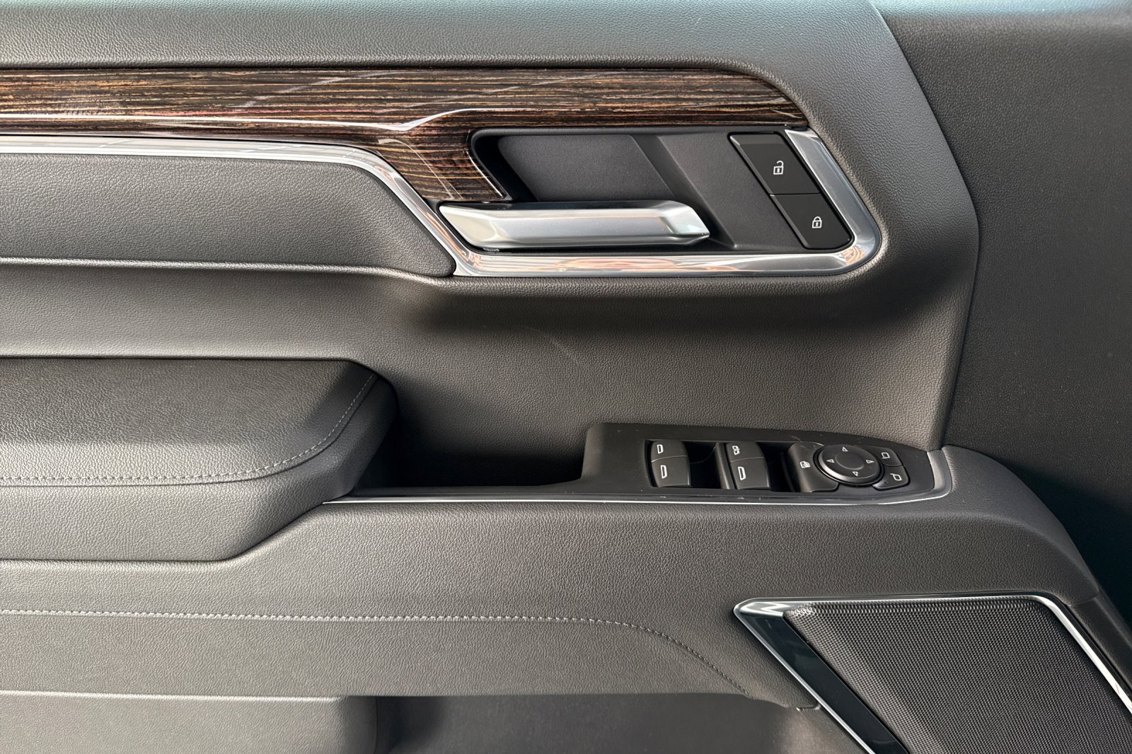 New 2026 GMC Sierra 1500 Elevation image 12