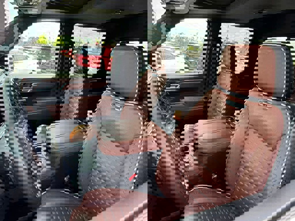 Used 2025 GMC Sierra 1500 Denali Ultimate image 9