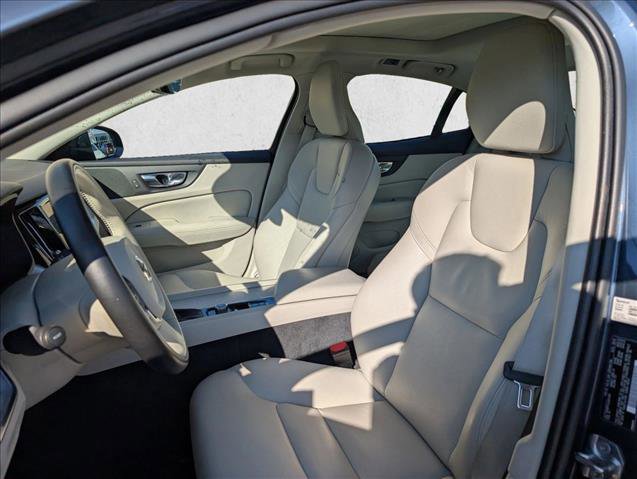 Used 2020 Volvo S60 T5 Momentum image 15
