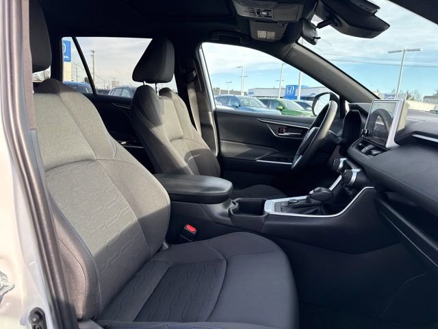 Used 2024 Toyota RAV4 SE w/ Convenience Package image 11