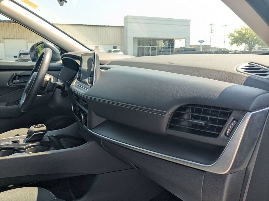 Used 2024 Nissan Rogue S AWD/4WD image 33