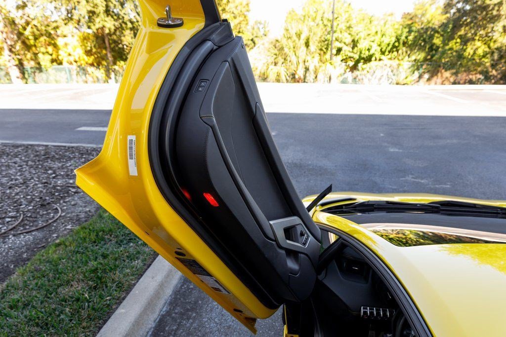 Used 2014 Lamborghini Aventador image 27